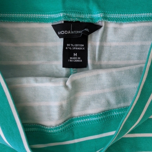 Moda International Striped mini skirt Size Medium - Picture 3 of 4